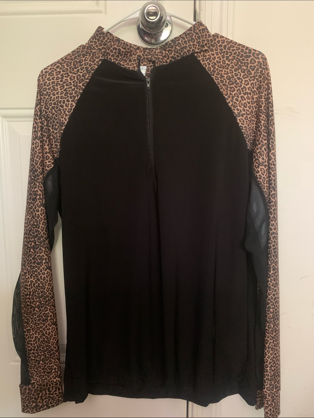 Sunshirt w/ Leopard Print Sleeves